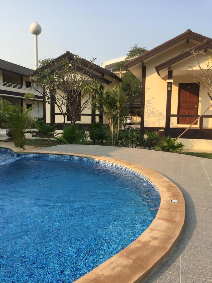 Sunray Guesthouse สุนันท์บ้านพักริมคลอง Утай Тани Екстериор снимка