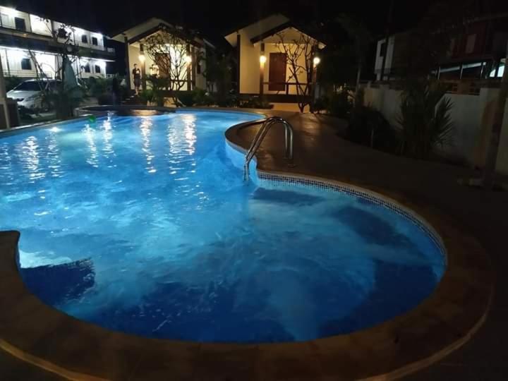 Sunray Guesthouse สุนันท์บ้านพักริมคลอง Утай Тани Екстериор снимка