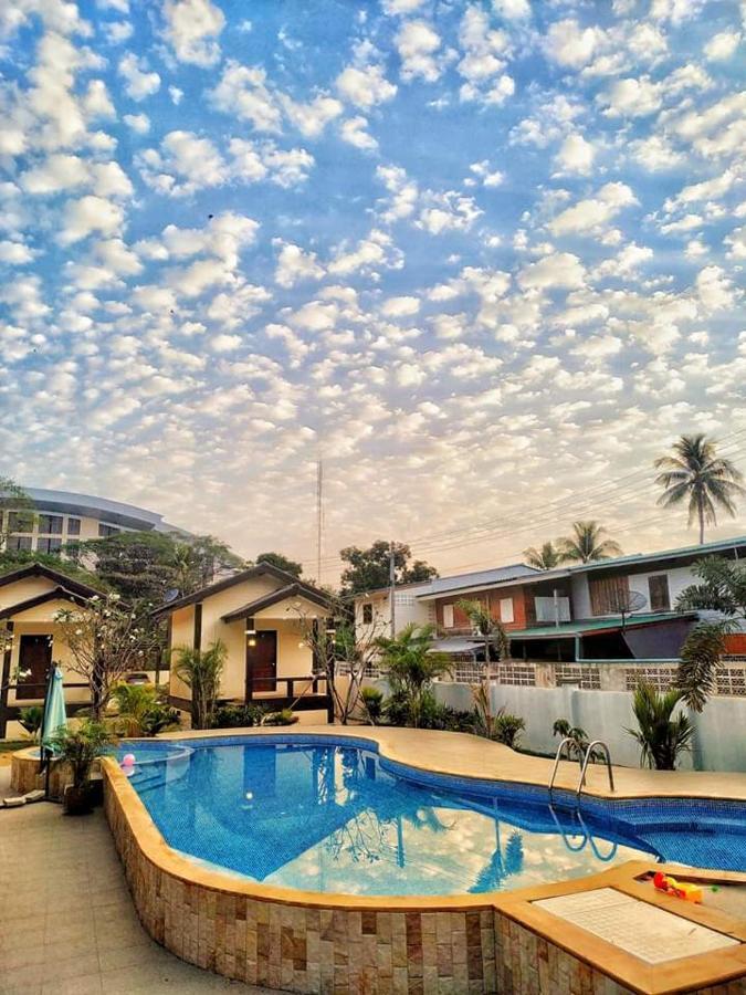 Sunray Guesthouse สุนันท์บ้านพักริมคลอง Утай Тани Екстериор снимка