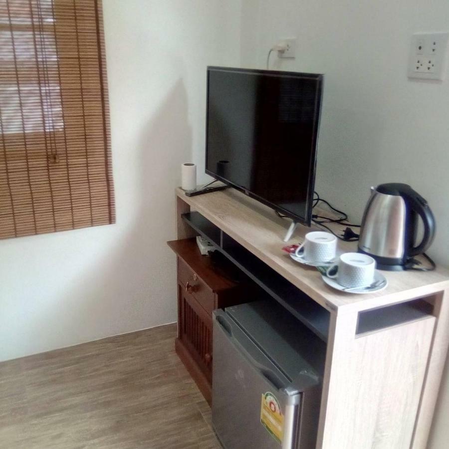 Sunray Guesthouse สุนันท์บ้านพักริมคลอง Утай Тани Екстериор снимка