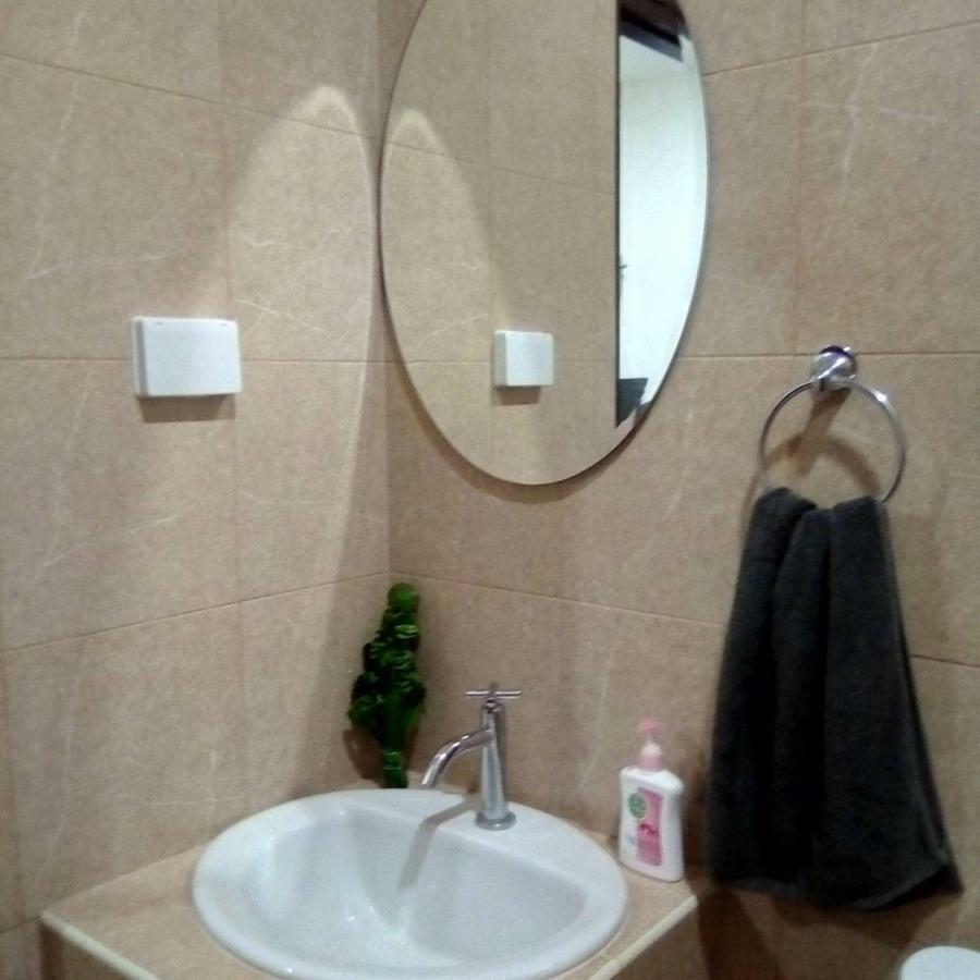 Sunray Guesthouse สุนันท์บ้านพักริมคลอง Утай Тани Екстериор снимка