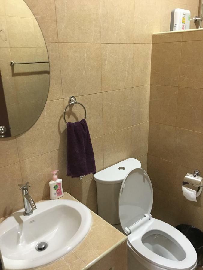 Sunray Guesthouse สุนันท์บ้านพักริมคลอง Утай Тани Екстериор снимка