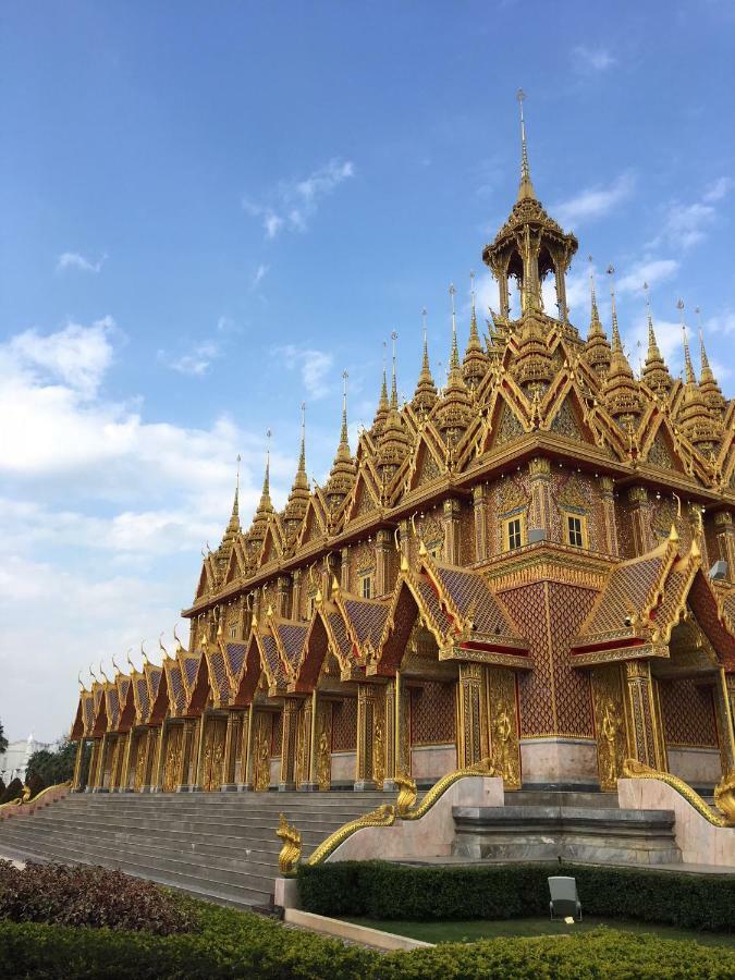Sunray Guesthouse สุนันท์บ้านพักริมคลอง Утай Тани Екстериор снимка
