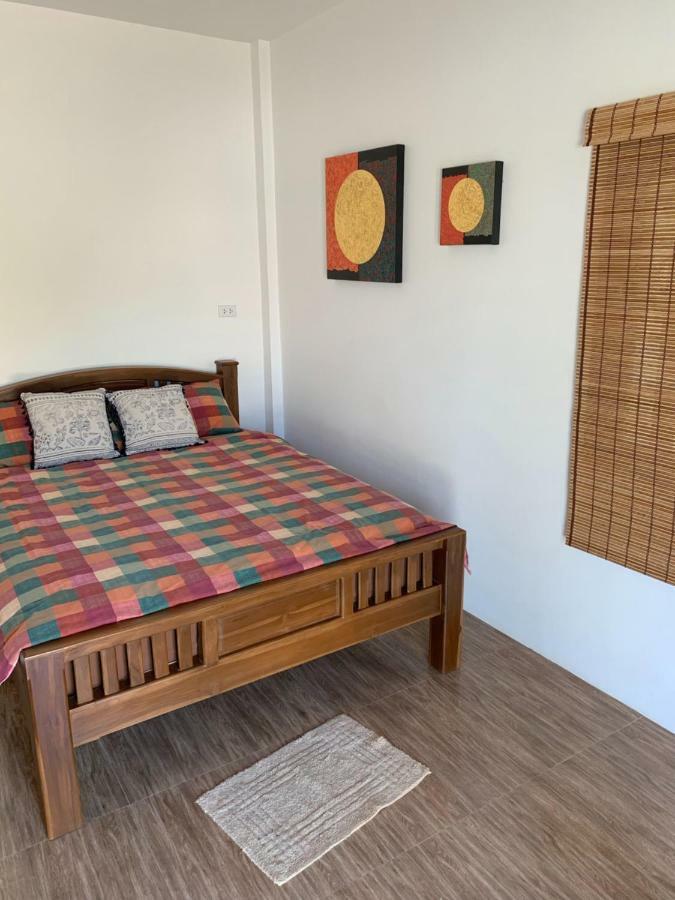 Sunray Guesthouse สุนันท์บ้านพักริมคลอง Утай Тани Екстериор снимка