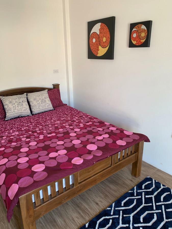 Sunray Guesthouse สุนันท์บ้านพักริมคลอง Утай Тани Екстериор снимка