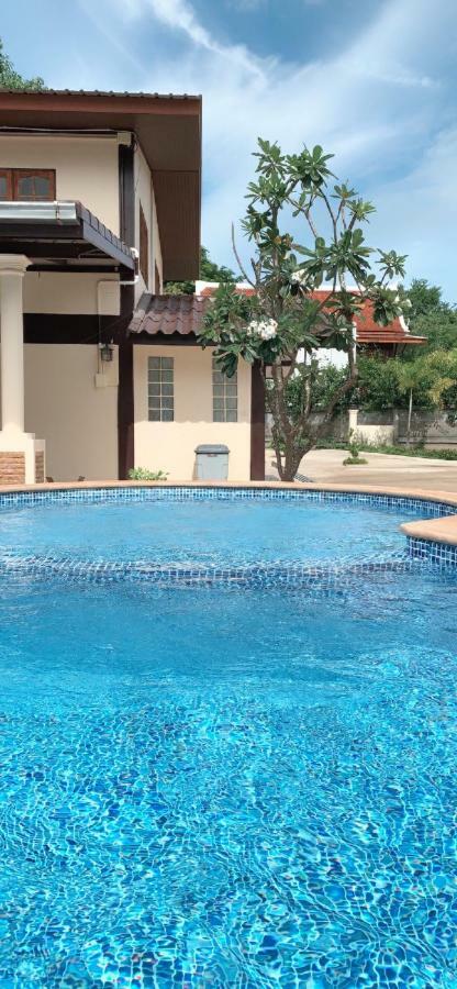 Sunray Guesthouse สุนันท์บ้านพักริมคลอง Утай Тани Екстериор снимка
