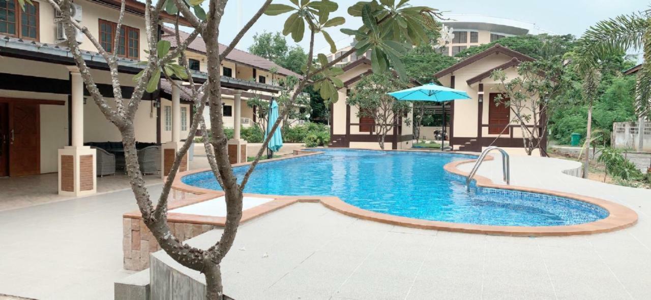 Sunray Guesthouse สุนันท์บ้านพักริมคลอง Утай Тани Екстериор снимка